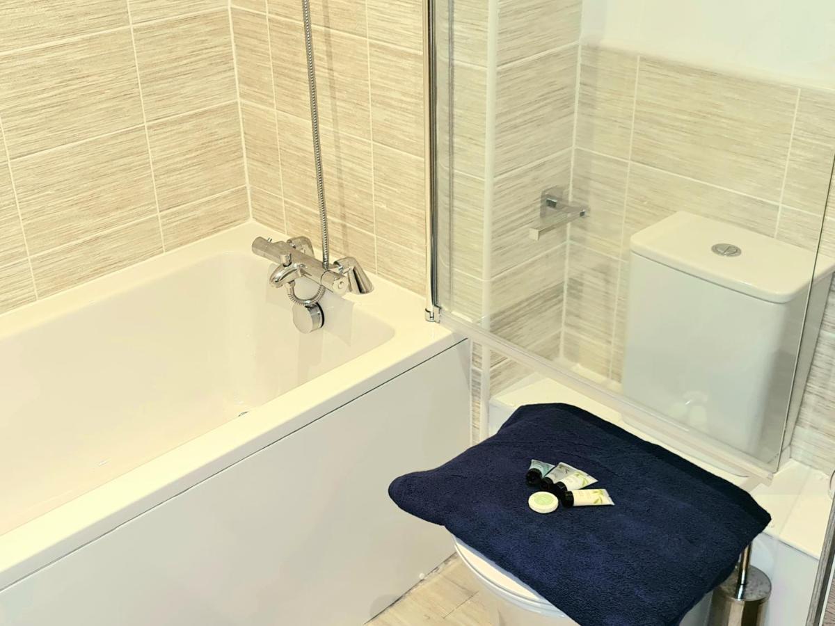 Exquisite Cosy 2-Bed Apartment In Salford Manchester Eksteriør bilde