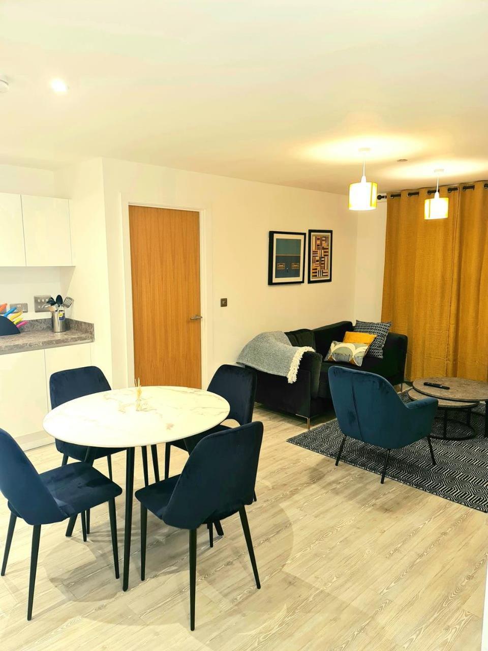 Exquisite Cosy 2-Bed Apartment In Salford Manchester Eksteriør bilde